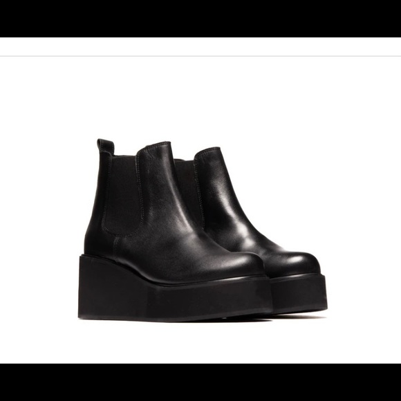 Shoes - Beautiful black boots